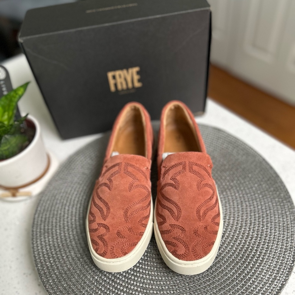 Gently worn Frye Ivy Primrose Rosewood Slip on Size 6
